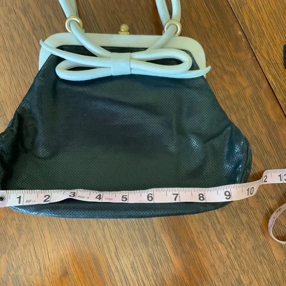 CHANEL PERFORATED KISS TOP CLOSURE BOW BLACK HANDBAG - Picture 13 of 14